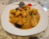 Foto del paso 6 de la receta: Pavo guisado con berenjena y patata en salsa de almendras y pan