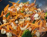 Foto del paso 3 de la receta: Wok de pollo y verduras (fácil, rápido y barato)😁