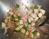 รูปขั้นตอนการทำที่ 2 ของ มะเขือผัดเนื้อไก่สับ