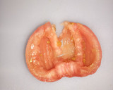 Foto del paso 3 de la receta: Tartare de tomate y aguacate