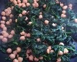 Foto del paso 3 de la receta: Espinacas con garbanzos