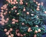A picture of step 3 of Spinach with Chickpeas.
