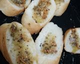 A picture of step 3 of Instant garlic bread.