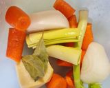 Foto del paso 1 de la receta: Caldo de pollo con verduras en Mambo
