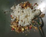 Foto langkah ke 3 dari resep Nasi goreng spesial ultah CP dan ultahku.