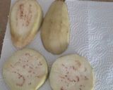 عکس مرحله 2 از دستور سرخ کردن بادمجان با سفیده تخم‌مرغ