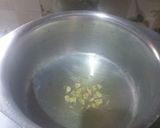 A picture of step 1 of Tomato bhindi.