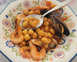 Foto del paso 4 de la receta: Garbanzos con mariscos de Marisa