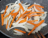 Foto del paso 2 de la receta: Fritada picante de verduras con trucha y bacon