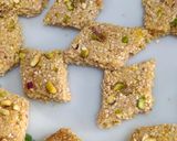 तिळ गुळाची चिक्की (til gudachi chikki recipe in marathi) रेसिपी स्टेप 6 फोटो