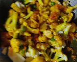 A picture of step 4 of Aloo gobhi.