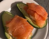 Foto langkah ke 2 dari resep #ketodietrecipe Avocado dengan Smoked salmon.