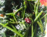 Foto langkah ke 3 dari resep Plencing / brambang asem daun elung ubi jalar.