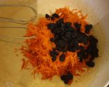 Foto langkah ke 5 dari resep Carrot cake plus raisins.