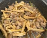 A picture of step 3 of Braised Pork Belly with Dried Daikon.
