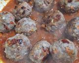 A picture of step 6 of Meatballs with Dehydrated Vegetables and Tomato Sauce.