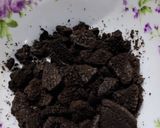 Foto langkah ke 2 dari resep Oreo ice Cream Roll.
