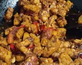 Foto langkah ke 5 dari resep Oseng Tempe Kecap Pedas.