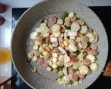 Foto langkah ke 4 dari resep Oseng Putren, Sosis & Tahu Putih Cabe Ijo (Masak 15 Menit).