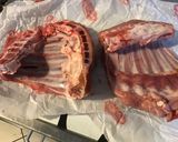 Une image de l'étape 1 de Carrés de chevreau marinés et grillés.