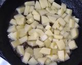 Foto del paso 4 de la receta: Hamburguesas en colchón de cebollas y papas con cheddar