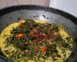 Foto langkah ke 5 dari resep 106)sayur daun singkong teri kuah santan.