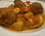 Foto del paso 6 de la receta Albóndigas de rape en salsa con patatas y gambones