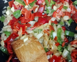 Foto del paso 2 de la receta: 🐔Pollo al chilindrón🍅🌶️🫑🧅