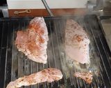 Foto del paso 2 de la receta: Pollo a la plancha con verduras al horno😋