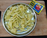 પેરી-પેરી ફ્રેન્ચ ફ્રાઇઝ પીઝા (Peri Peri French Fries Pizza Recipe In Gujarati) રેસીપી સ્ટેપ2ફોટો