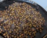 A picture of step 2 of Boil green chickpeas chatpata chaat masala.
