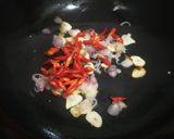 Foto langkah ke 3 dari resep 1029. Oseng Daun dan Bunga Pepaya.