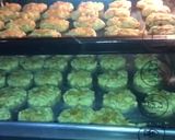 Foto langkah ke 7 dari resep Cornflakes Cheese Cookies.
