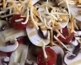 Foto del paso 3 de la receta: Pizza cuadrada con champiñones, cherrys, y 4 quesos