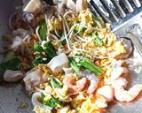 Foto langkah ke 3 dari resep Kwetiau/kwetiaw goreng seafood.