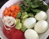 รูปขั้นตอนการทำที่ 1 ของ สลัดไข่ต้ม สลัดคนจะผอม เชิญทางนี้จ้า