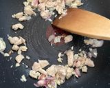 Foto langkah ke 3 dari resep Easy Cooking: Chicken and Sausage Meesoa (Misua Ayam Dan Sosis).