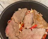 Foto del paso 5 de la receta: Bifes a la Criolla con papas a la española