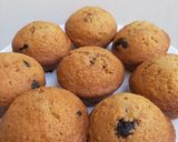 Foto langkah ke 6 dari resep Bakery Style Vanilla Chocochips Muffin.