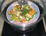 Foto langkah ke 5 dari resep Kukus ayam goji berry.