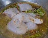 Gambar langkah 4 resipi Ayam rebus Thai.