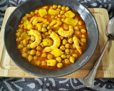 Foto del paso 7 de la receta: Potaje de garbanzos con sepia y langostinos al ajillo