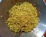 Foto langkah ke 5 dari resep Mie goreng padang.