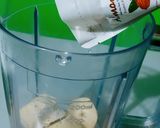 Foto langkah ke 2 dari resep Smoothies Banana with Almontha Milk.