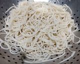 চিকেন নুডুলস (chicken noodles recipe in Bengali) রেসিপির ধাপ 1 ছবি