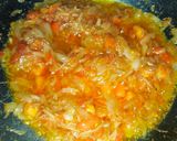 A picture of step 2 of Khageena (Spicy scrambled eggs).
