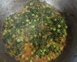 A picture of step 5 of Methi matar masala.