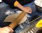 Foto del paso 3 de la receta: Dobladitas sin levadura ni manteca