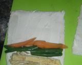 A picture of step 3 of Bread roll sushi.