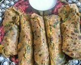 A picture of step 5 of Methi prathas.